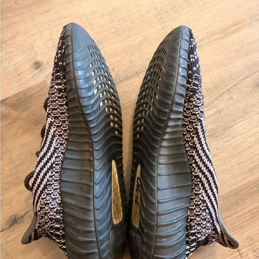 Yeezy Athletic Shoes - Red, Black, White - Picture 3 of 10